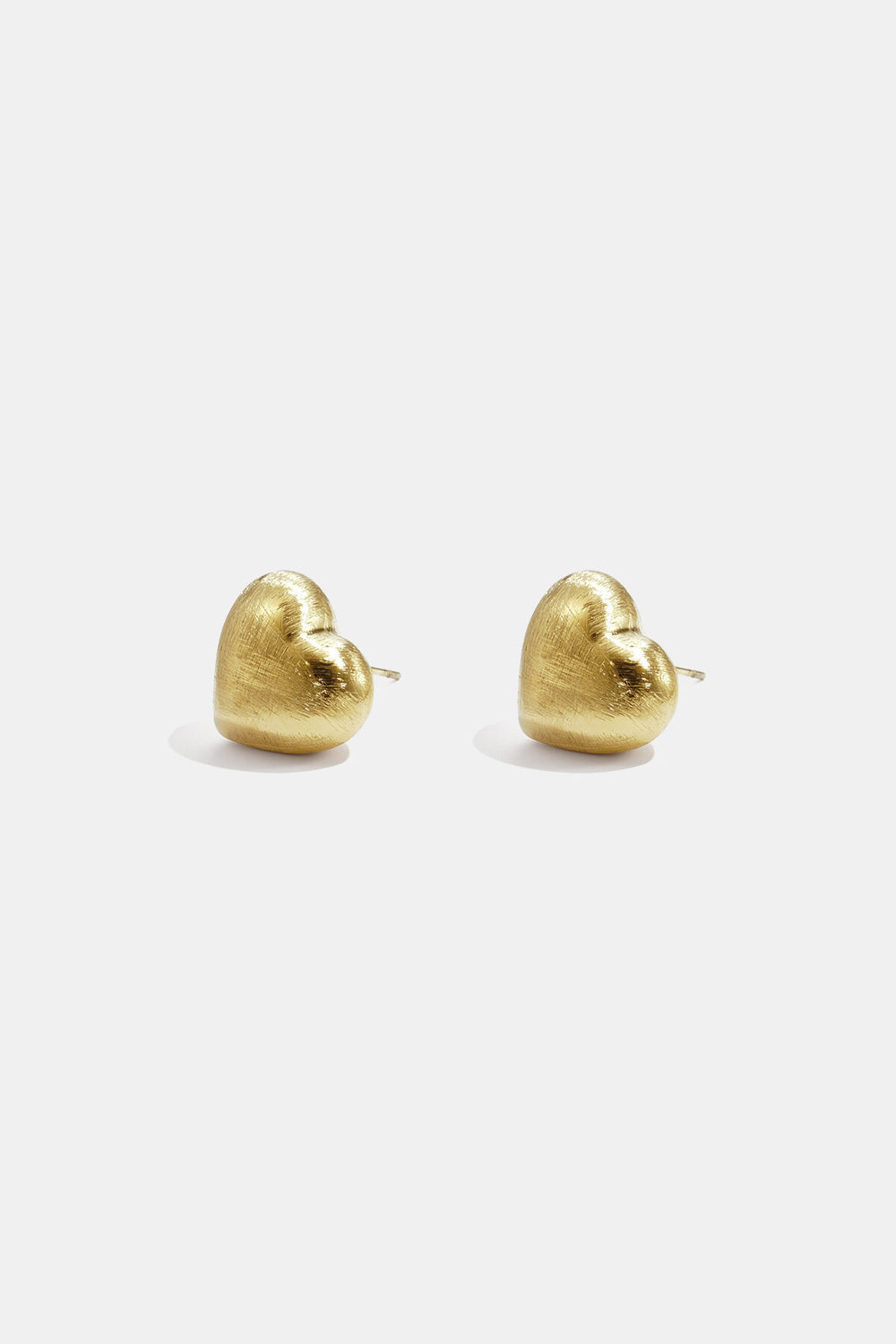 Puces d’oreilles cœur bombé dorées Lumé sur fond clair