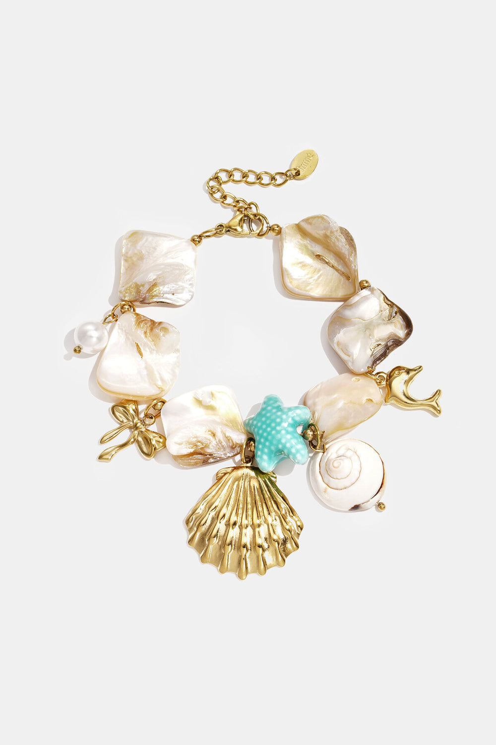 Bracelet coquillages nacrés à breloques marines Lumé sur fond clair