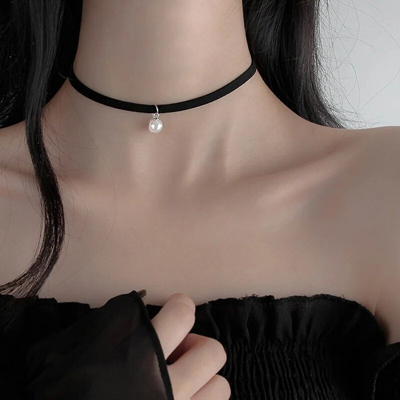 Collier femme noir, ras du cou, raffiné – Vente Flash Bijoux