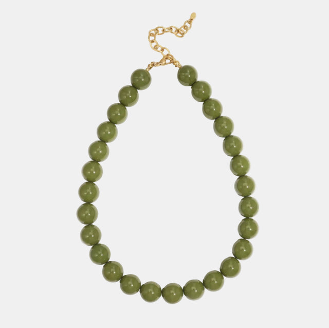 Collier court à grosses perles colorées